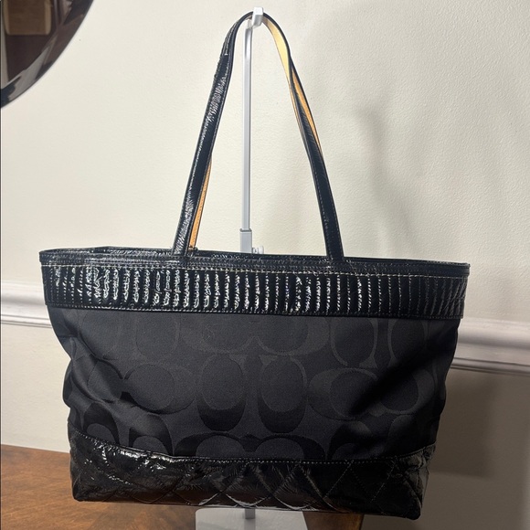 COACH POPPY Signature quilted tote bag (EUC) - Picture 4 of 14